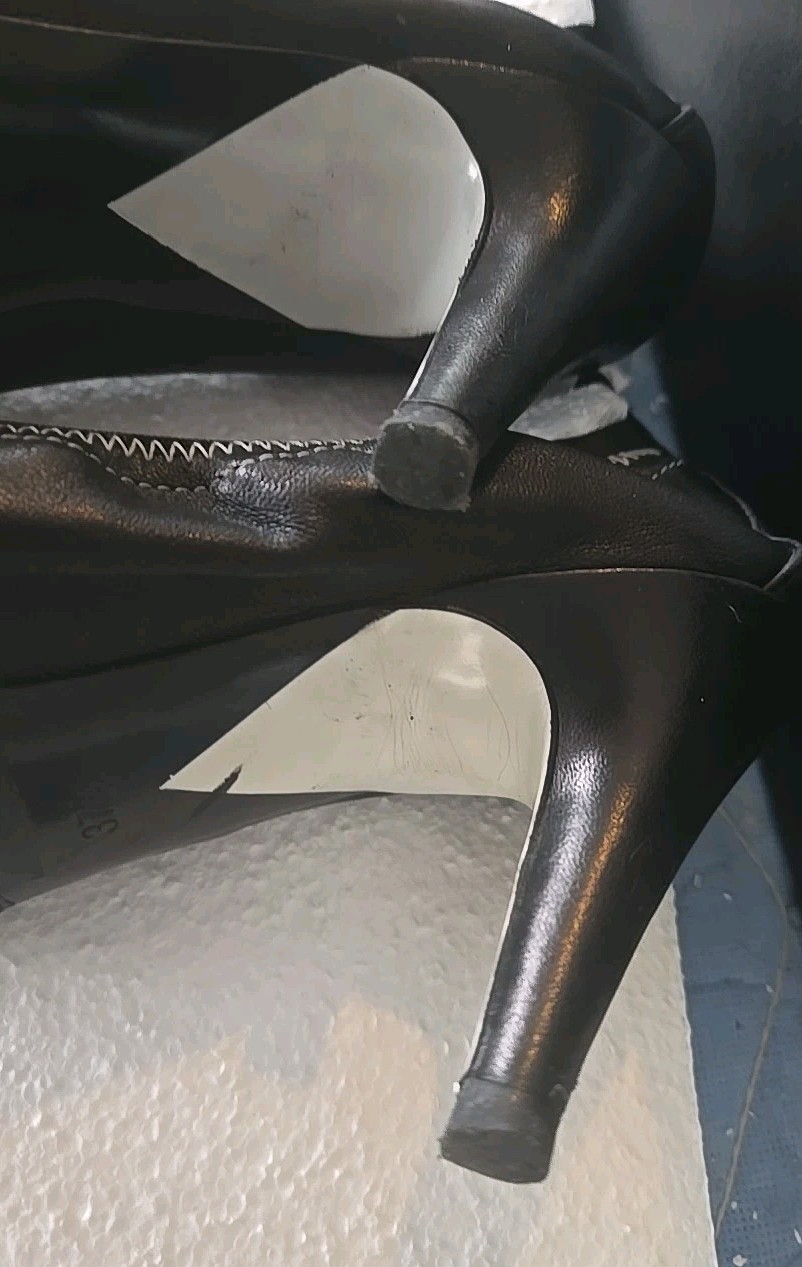 Authentic Chanel Leather Escarpin Cap Toe Pumps CC Logo Size 37.5 Black White thumbnail 12