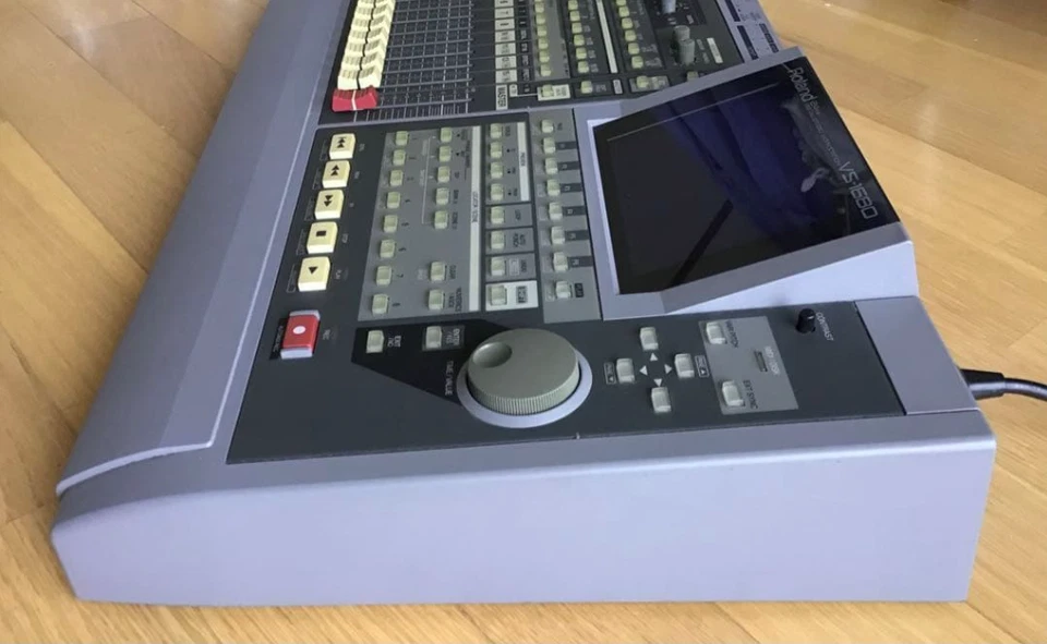 Roland VS-1680 DIGITAL STUDIO WORKSTATION 24-bit 16-track AC100-240V 50/60Hz 33W - Image 2 of 4