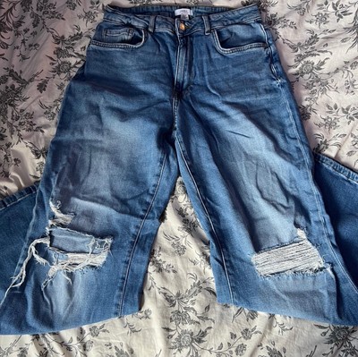 Forever 21 Women s Boyfriend Fit Distressed Denim Jeans Size 30