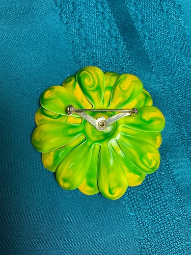 Vintage Retro Green & Yellow Enamel Flower Brooch Pin 3" Diameter Large - Picture 8 of 16