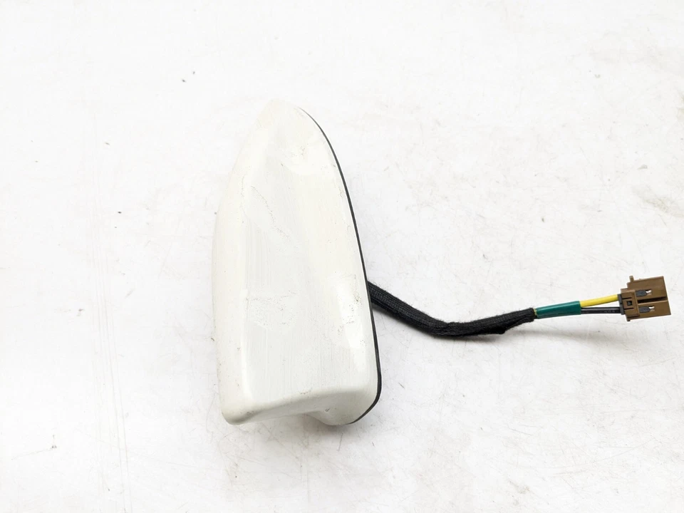 NISSAN QASHQAI J12 MK3 AERIAL ANTENNA ROOF SHARK FIN IN WHITE / 326 2022 - Image 3 of 4