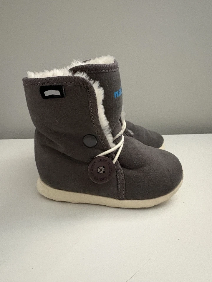 Botas NATIVAS AP Luna Gris Niño Pequeño Niños Cálidas Invierno Botas para Nieve 6T EE. UU. / 22 EUR Foto 2 de 4