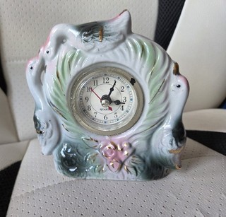 Beautiful Decorative Ornament Ceramic Vintage Swans Clock 13x13cm not working