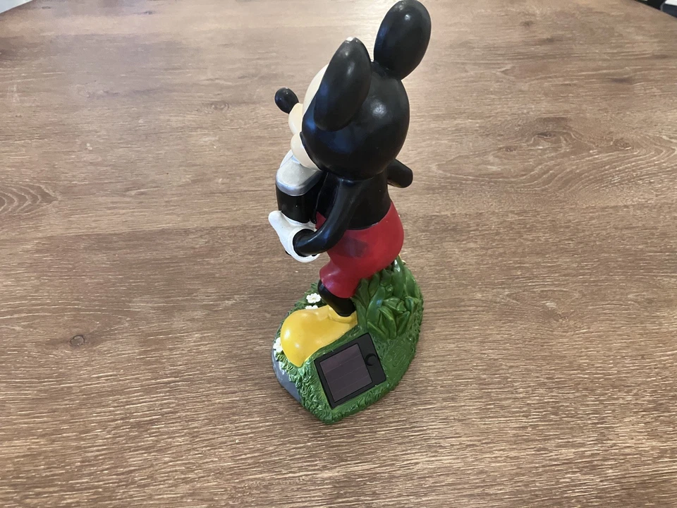Decoración de jardín vintage K-Mart Mickey Mouse patio sosteniendo una cámara, sin probar Foto 3 de 4
