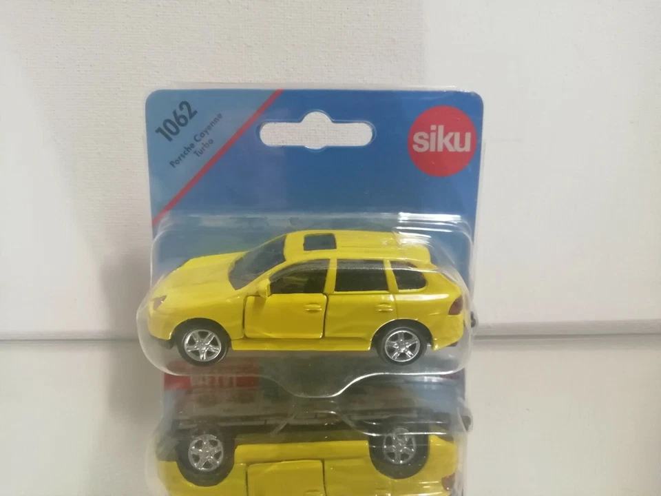 SIKU 1062 PORSCHE CAYENNE TURBO IN GIALLO SU BLISTER - Immagine 2 di 3