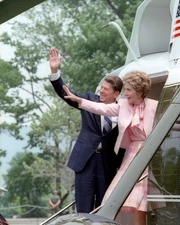 President Ronald Reagan and Nancy wave from Marine One helicopter 11x17 Photo