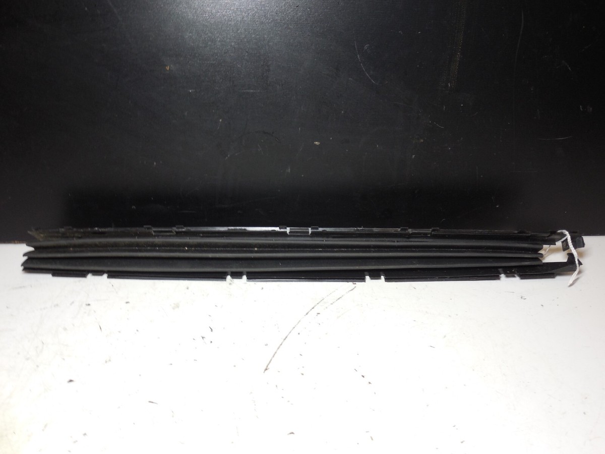 メル42489ページ Mercedes Benz E320 210 Left Lateral Sunroof Opening Trim Headliner