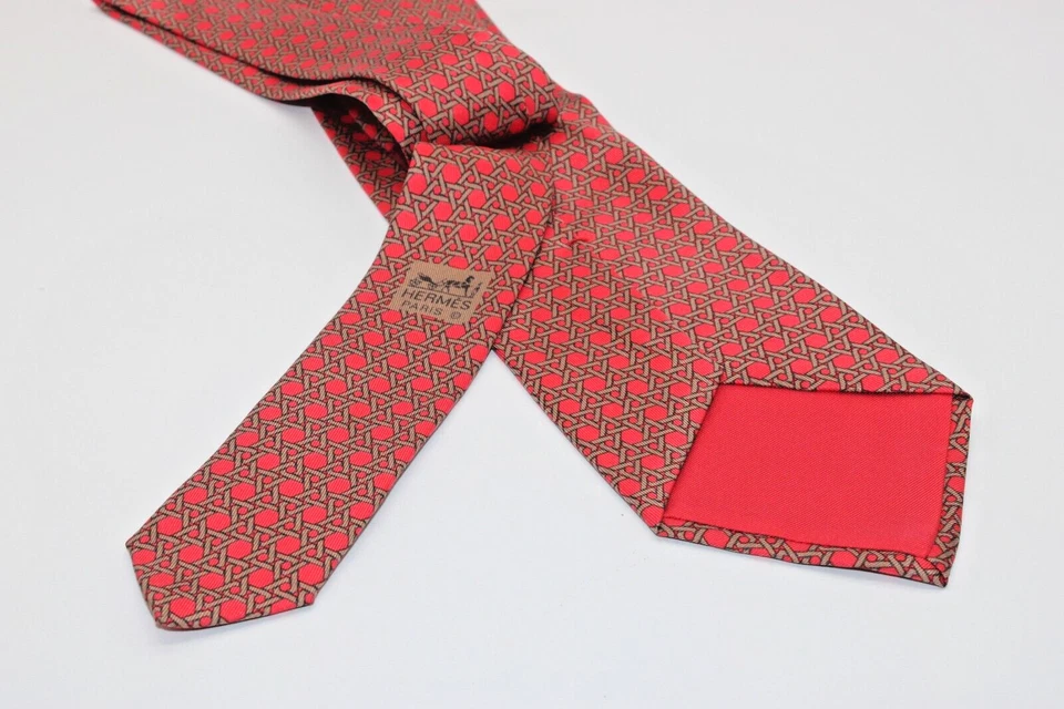 Hermes Paris 100% 真丝领带 7568 SA 联锁图案 - 3.5 英寸宽 - 56 英寸长 — 第 4/4 张图片