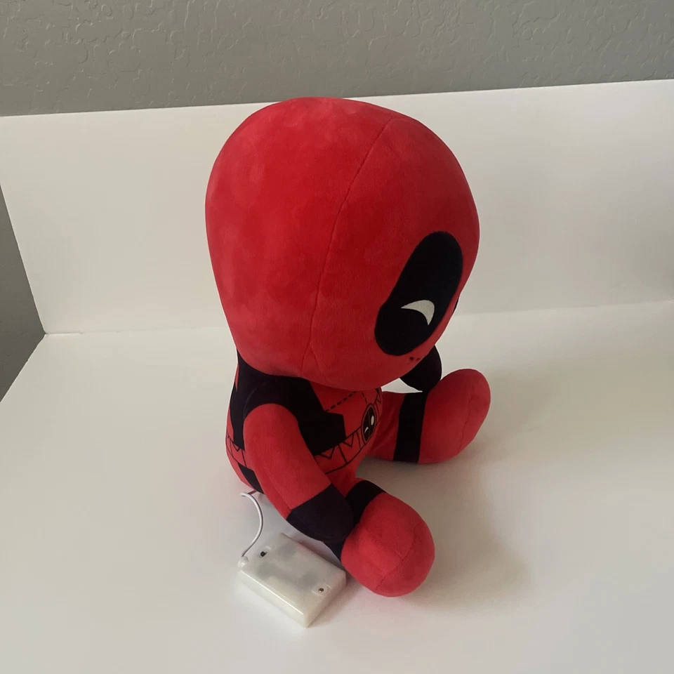 Kidrobot HugMe Marvel Deadpool Peluche Héroe 16" Pulgadas Figura Vibratoria Foto 4 de 4