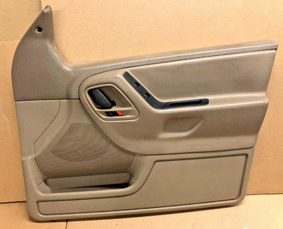 2004 jeep grand cherokee door panel ( pass. front ) 1999-2004 sandstone two-tone