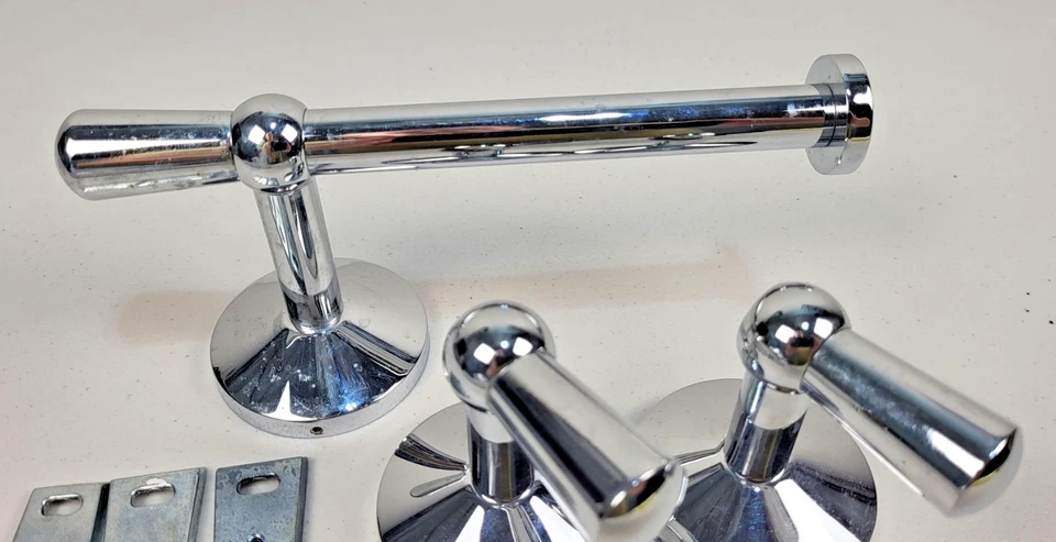 Ganchos de pared de baño cromados de colección mediados de siglo 3 piezas toallas de metal batas papel Foto 2 de 4