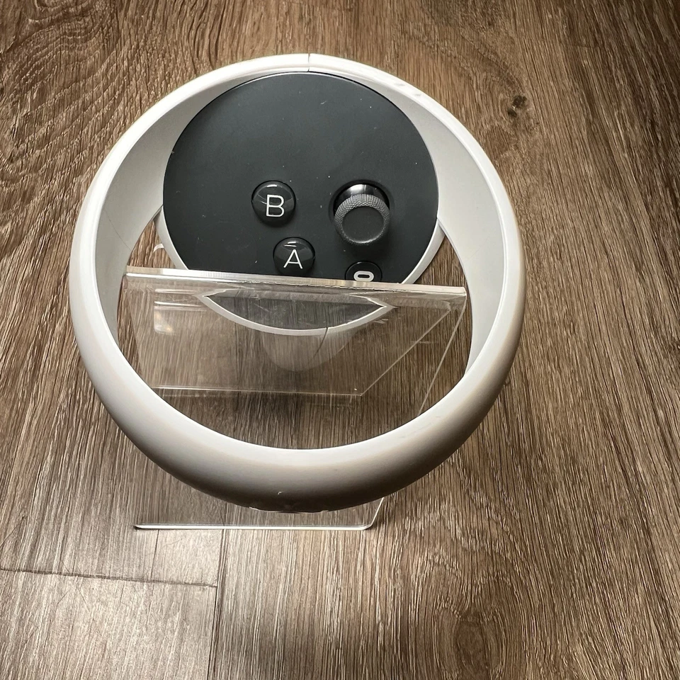 Oculus Meta Quest 2 VR Controller Right Hand Controller Only (GREAT CONDITION) - Image 2 of 4