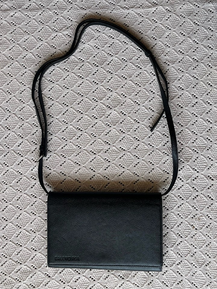 Balenciaga Everyday Crossbody Wallet Black Grained Leather Strap Bag 674892