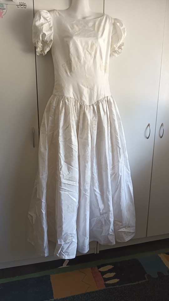White/Ivory A-Line 80s Wedding Dress Puff Sleeve Velvet Rose  Detailing Size 10