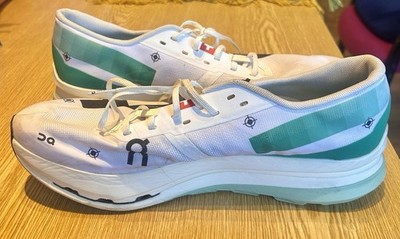 On Cloudboom Echo 3   Carbon Laufschuh (Lightning Edition)   Gr. 43   Wie neu