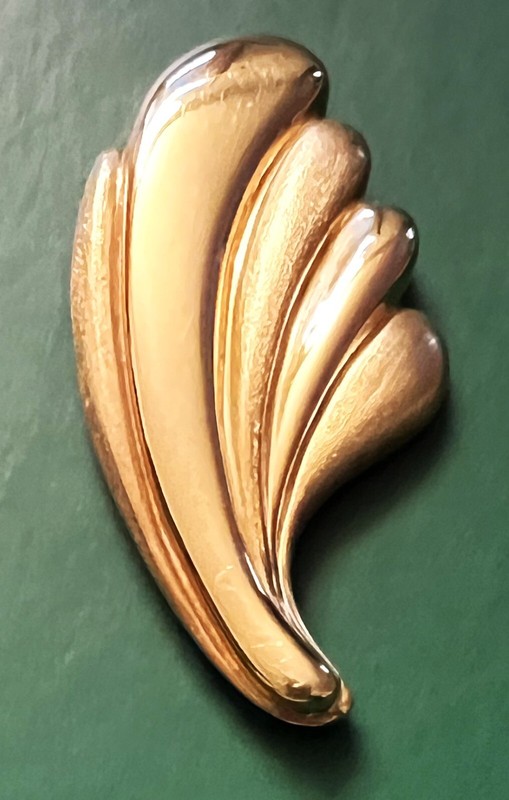 18K GOLD BROOCH PIN BEAUTIFUL DESIGN, SOLID GOLD, WEIGHT 23.02 GRAMS, SEE PHOTOS