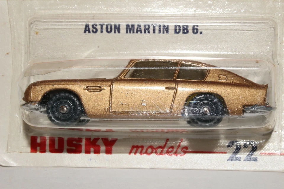CORGI HUSKY #22 ASTON MARTIN DB6, DORADO, NUEVO EN PAQUETE Foto 2 de 4