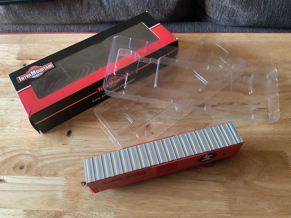 InterMountain Railway HO scale 60' PS-1 Boxcar - Illinois Central - Image 3 of 4