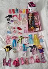 Lotto Barbie,auto 500,scatola e oltre 70 vestiti e accessori Mattel,altre marche