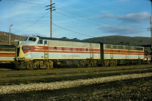 ERIE LACKAWANNA 7124 7133 1976 KODACHROME TRAIN SLIDE