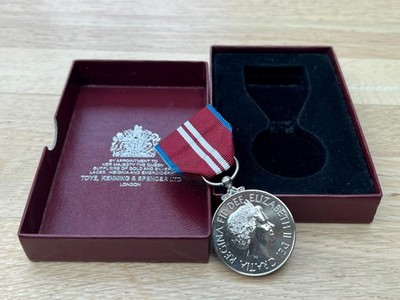 Diamant-Jubiläumsmedaille der Königin in Schachtel von Toye Kenning & Spencer Ltd aus London