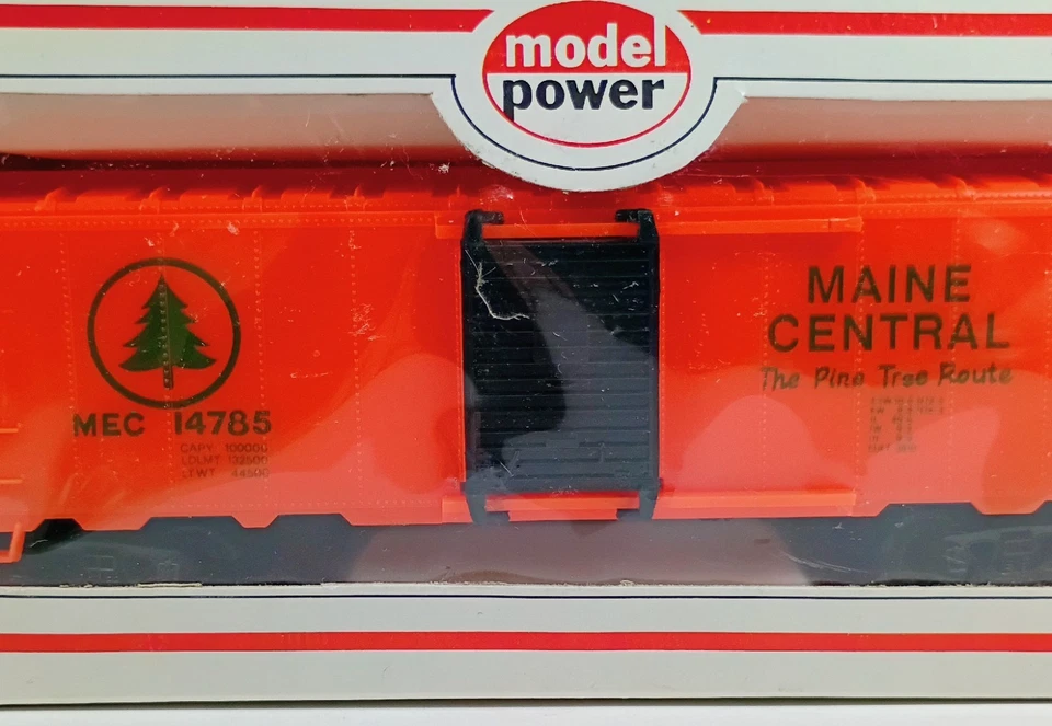 Model Power MAINE CENTRAL, The Pine Tree Route 40' Box Car, HO Scale. #8003. - Image 2 of 4