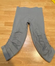 Women's Lululemon Ebb and Flow Crop Size 2 Grey (N)