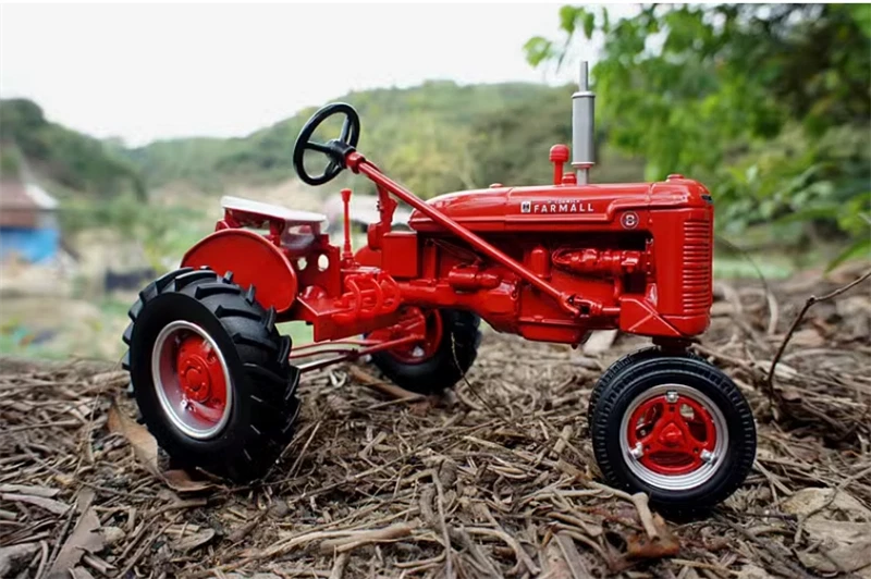 Scale Diecast 1:16 Farmall B Red Agricultural Tractor Model Toys Vehicles Gifts - Image 2 of 4