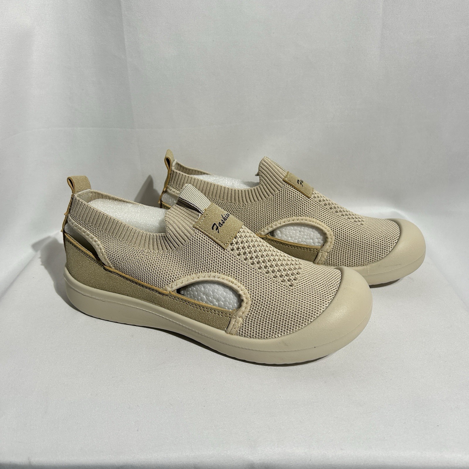 Women’s Slip-On Mesh Walking Shoes Sz 7.5 Lightweight Casual Comfort Sneakers