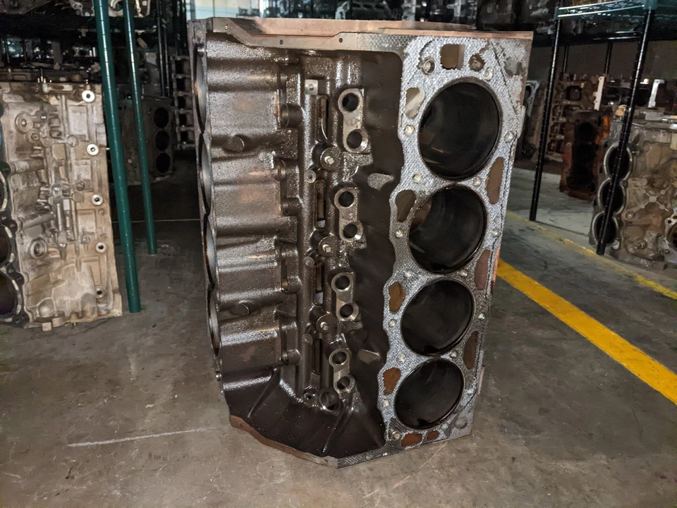 Bloque de cilindros de motor para 01-03 Chevrolet Silverado 3500 8,1 Foto 2 de 4
