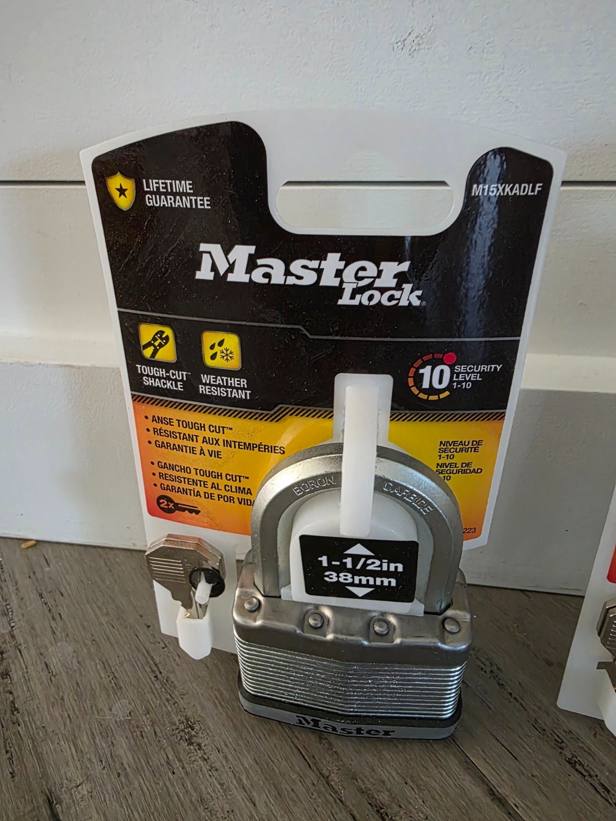 Master Lock 1-1/2 in Shackle Heavy Duty Outdoor Padlock M15XKADLF 2-1/2 in Wide
