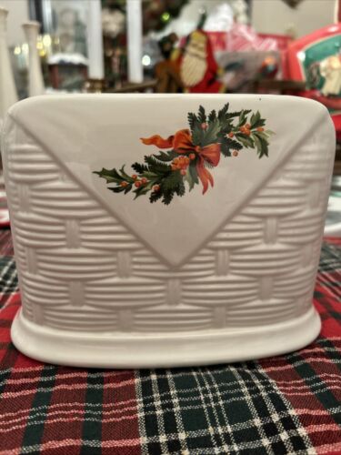 PFALTZGRAFF USA HOLIDAY 5.5”H 7”L 3.5”W BASKET WEAVE NAPKIN HOLDER