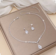 Sparkling Luxury Evening Accessories Rhinestone Necklace and Stud Earrings Set