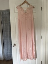 Vtg VASSARETTE Size  M Long Pink Nightgown Nylon Lace Art Deco Glam Flaws 