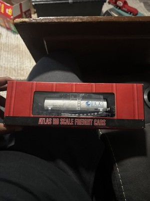 ATLAS HO SCALE SELECTION OF 4 DIFFERENT FREIGHT CARS, NEW/OB'S