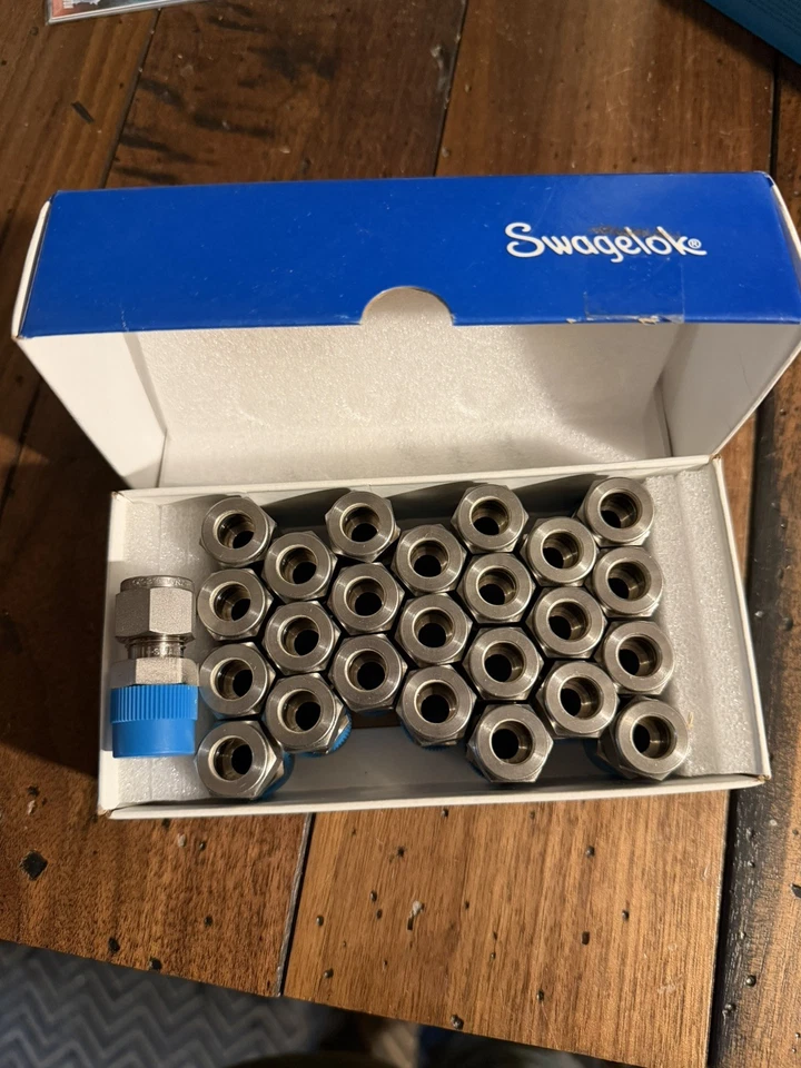 Caja de 25 conectores macho de acero inoxidable Swagelok SS-600-1-6 3/8 pulgadas Npt X tubo de 3/8 pulgadas Foto 2 de 2