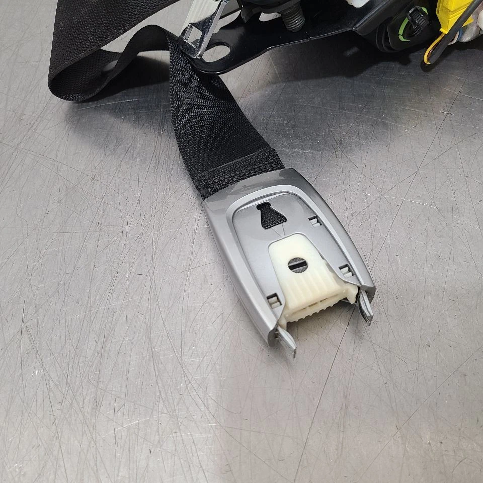 15 2015 MERCEDES-BENZ S550 222 TYPE FRONT SEAT BELT RETRACTOR BLACK RIGHT  Foto 2 de 4