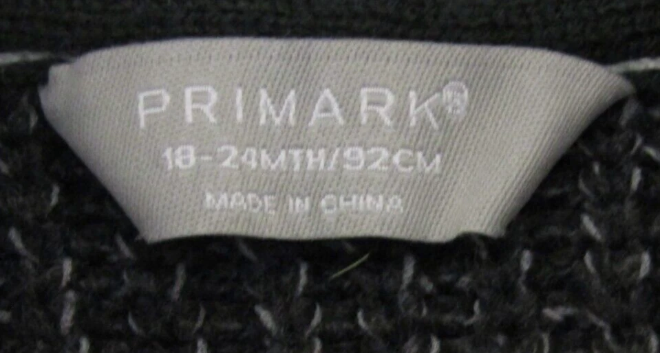 Surtido de ropa 18m - 2 camisas, peto, suéteres y una sudadera con capucha cada uno, usado Foto 4 de 4