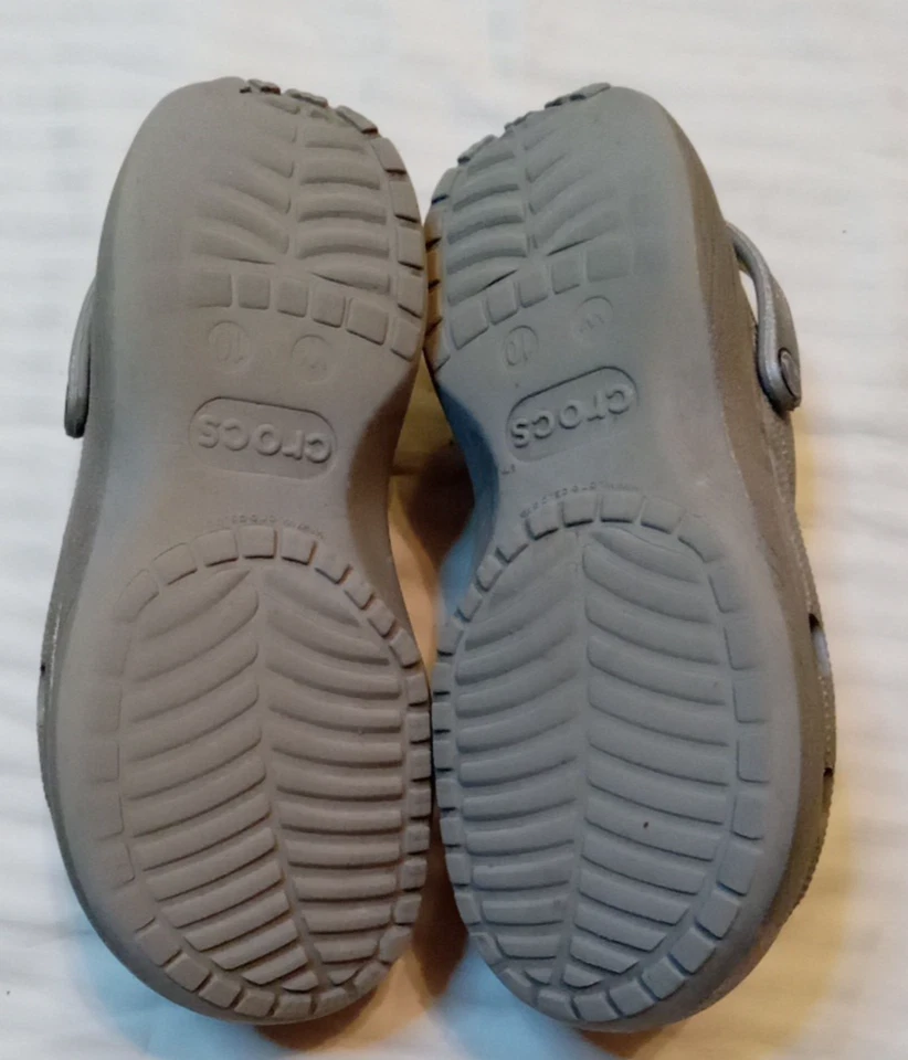 Plataforma Crocs para mujer talla 10 plateada Foto 4 de 4