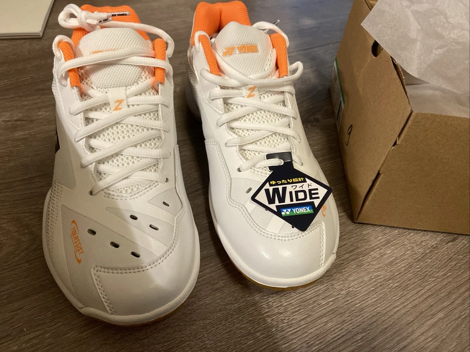 NUEVO YONEX Power Cushion 65 Z3 Ancho EE. UU. Hombres Talla 9/27 cm NARANJA Foto 2 de 4