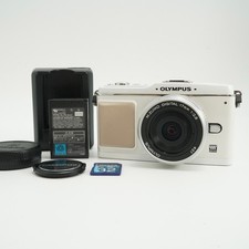 Olympus PEN E-P1 White M.Zuiko 17mm F/2.8 Lens Kit Charger MINT Japan