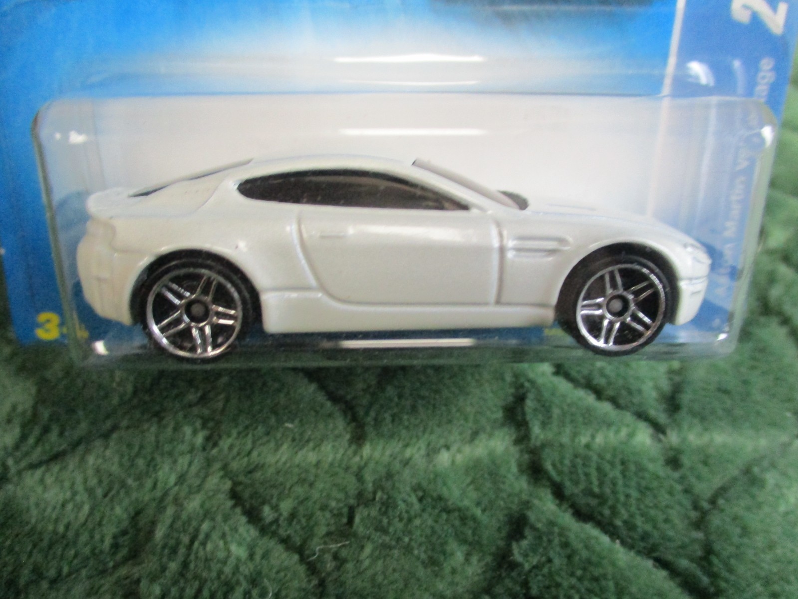 Hot Wheels  2008 All Stars  Aston Martin V8 Vantage