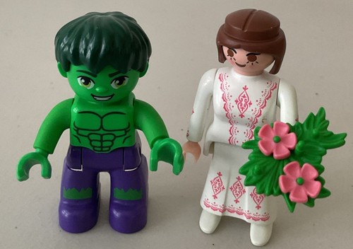 Lego Duplo Figures Lot of 7 Assorted People Hulk Bride Horse ++++ - Picture 3 of 5