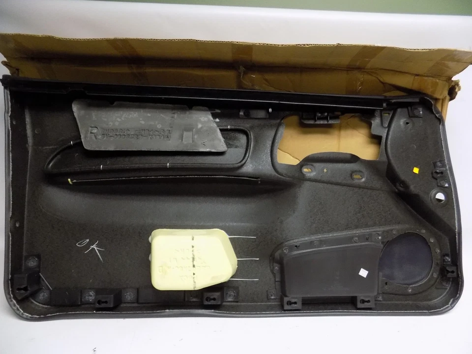 Nuevo panel de moldura de puerta delantero derecho interior carbón oscuro Ford Escort 1999-2002 OEM  Foto 2 de 3