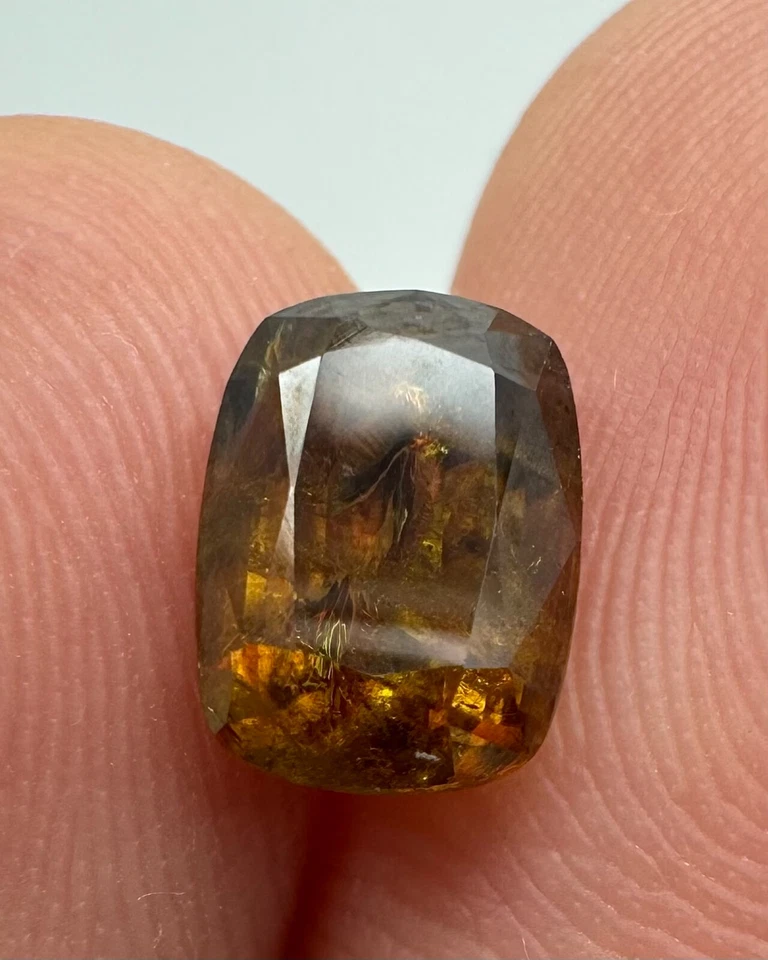 1.90 Carat Natural Faceted Yellow Titanite Sphene Gemstone from Zagi Pakistan - Image 4 of 4