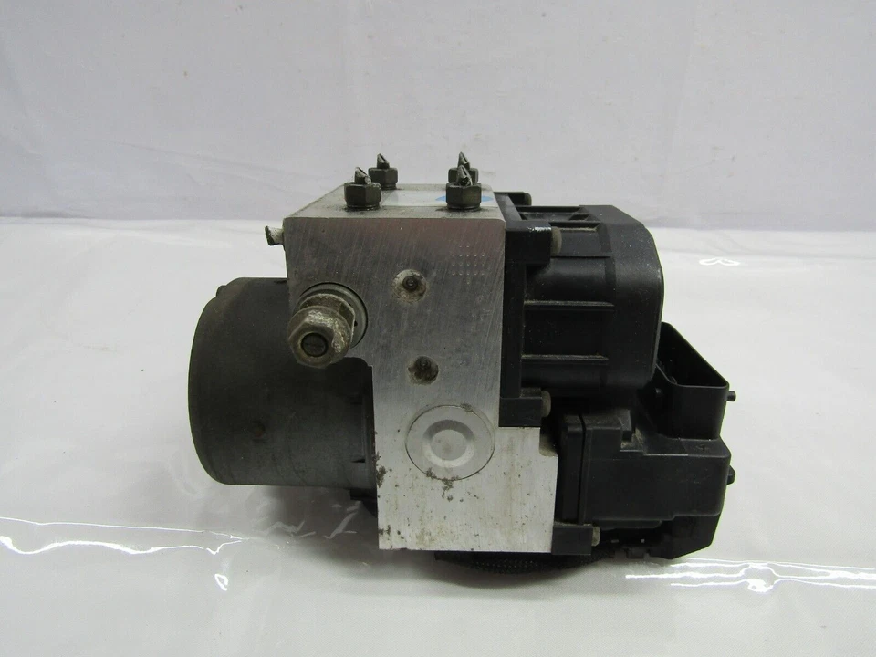 Bomba de freno antibloqueo ABS Subaru Legacy Outback 2002-2003 27534AF06A OEM Foto 3 de 4