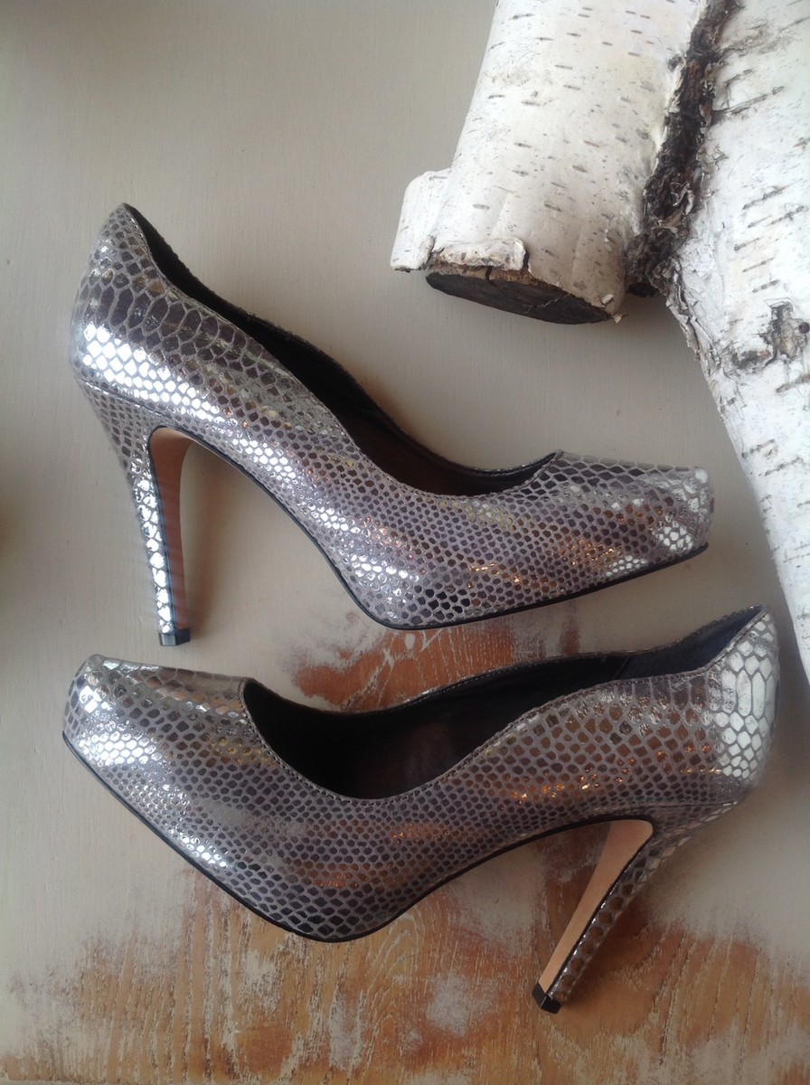 White House Black Market Heels Silver leather Snakeskin Pump Size