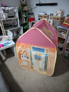 Bluey Pop 'N' Fun Play Tent, Multicolor, 28x28x40 in