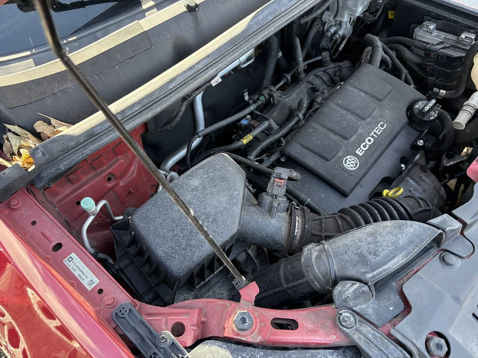 Cilindro maestro de freno usado se adapta a: Buick Encore 2016 grado A Foto 2 de 4