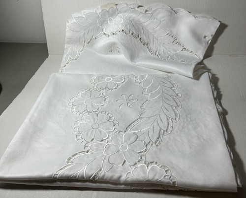 New Hand made vintage 108" x 72" Lace cut work Embroidery Tablecloth &12 Napkins - Picture 10 of 10